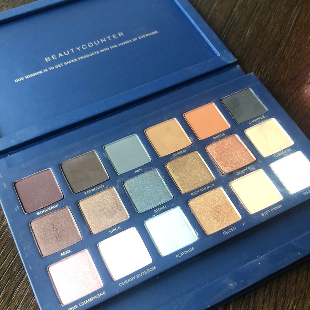 BeautyCounter  18-eyeshadow palette